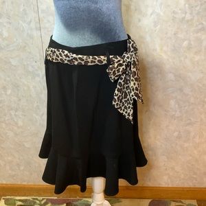 LARRY LEVINE size 14 black skirt with a leopard print belt